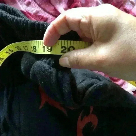 Marci black shorts dragon graphic large - Picture 7 of 9